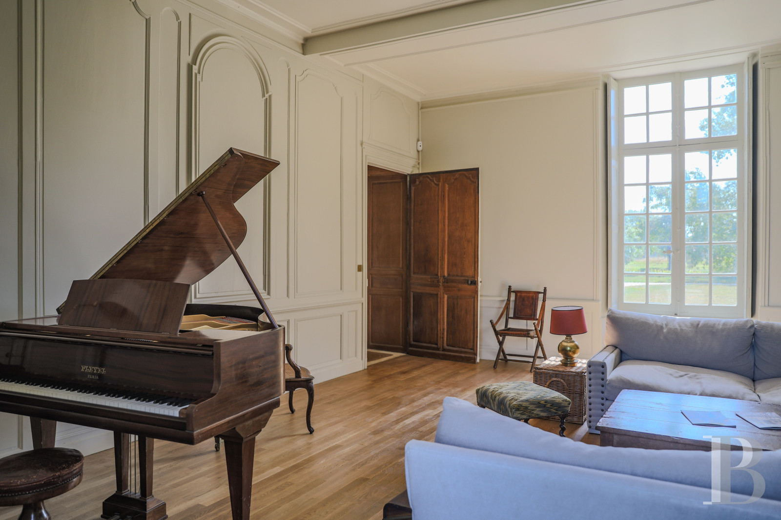 A château and its outbuildings in walled grounds to the north-east of Falaise, in Calvados - photo  n°14